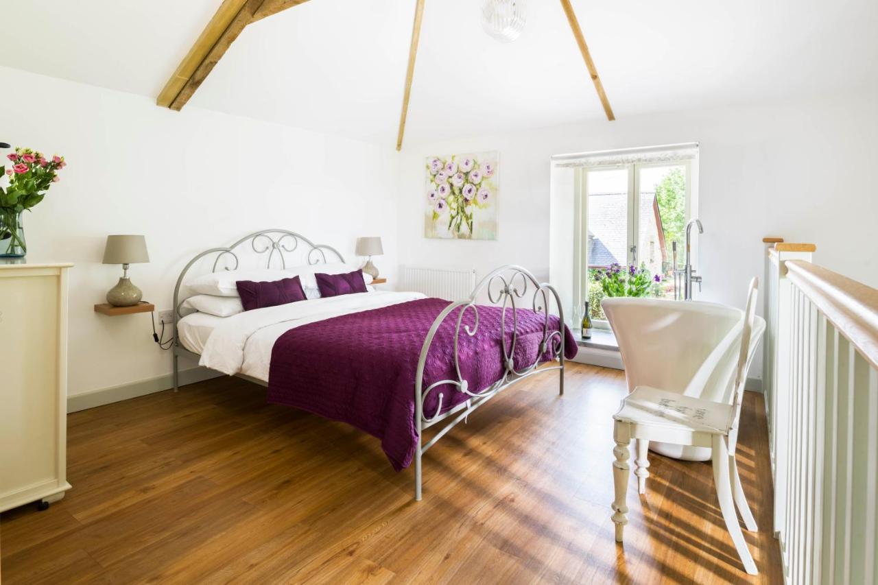 Red River Stables - Peaceful, Beautiful Grounds, Swimming Pool, Central Location For West Cornwall Camborne Exterior photo