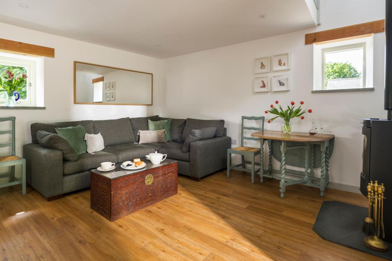 Red River Stables - Peaceful, Beautiful Grounds, Swimming Pool, Central Location For West Cornwall Camborne Exterior photo