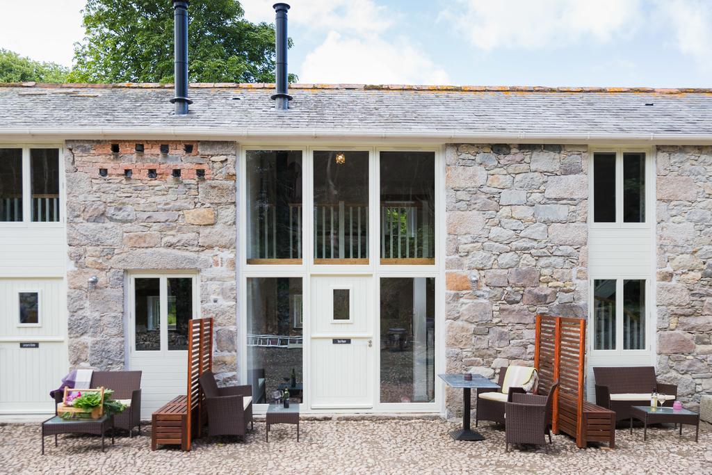 Red River Stables - Peaceful, Beautiful Grounds, Swimming Pool, Central Location For West Cornwall Camborne Exterior photo