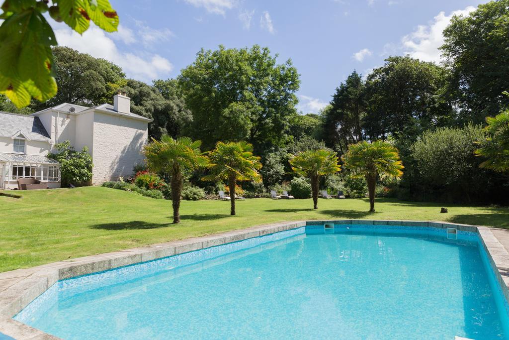 Red River Stables - Peaceful, Beautiful Grounds, Swimming Pool, Central Location For West Cornwall Camborne Exterior photo