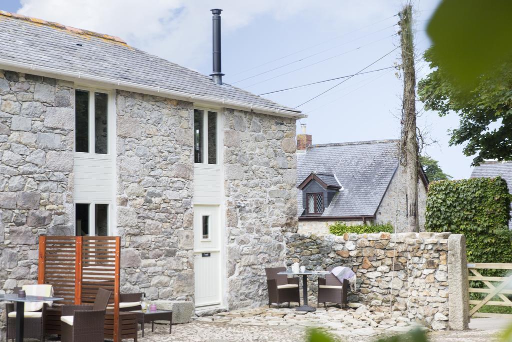 Red River Stables - Peaceful, Beautiful Grounds, Swimming Pool, Central Location For West Cornwall Camborne Exterior photo