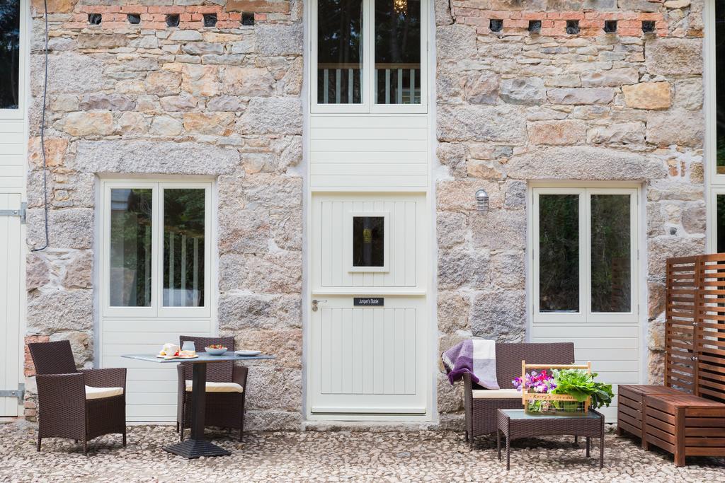 Red River Stables - Peaceful, Beautiful Grounds, Swimming Pool, Central Location For West Cornwall Camborne Exterior photo